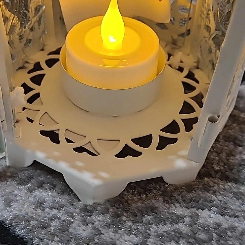 GALLERY OF LIGHT METAL CUT-OUT GLASS PANES CANDLE LIGHT LANTERN